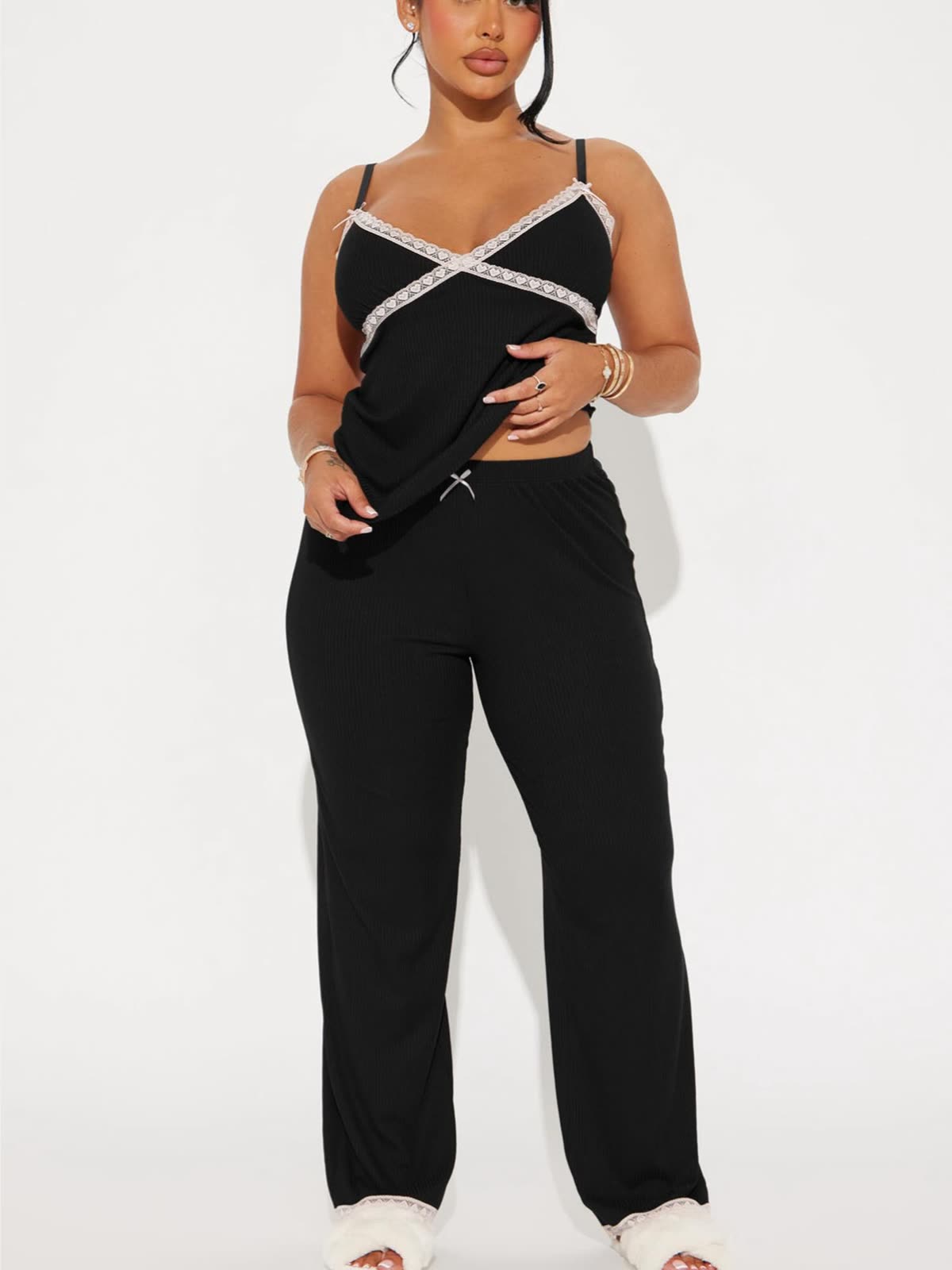 Caraco dentelle et pantalon noir